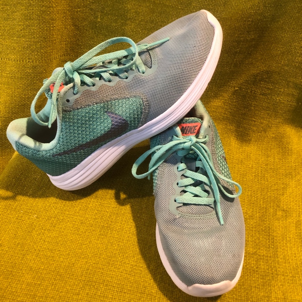 (SOLD) Nike Revolution 3